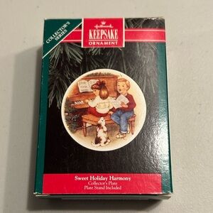 Hallmark Sweet Holiday Harmony Collector's Plate